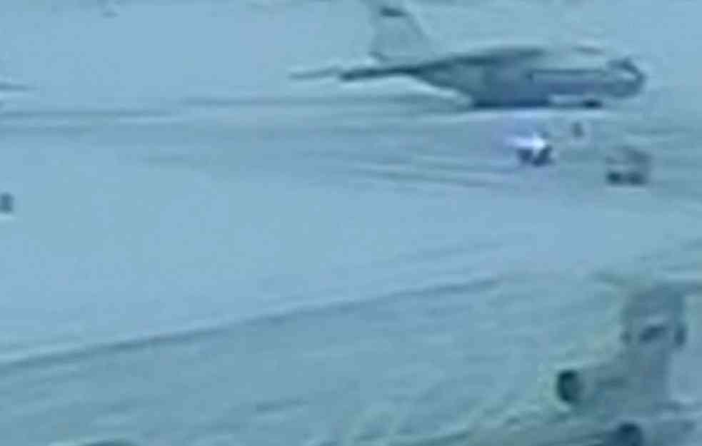 RUSI OBJAVILI DOKAZ O OBARANJU AVIONA: Prikazani snimci ukrajinskih zatvorenika koji se ukrcavaju u 