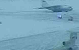 RUSI OBJAVILI DOKAZ O OBARANJU AVIONA: Prikazani snimci ukrajinskih zatvorenika koji se ukrcavaju u iljušina (VIDEO)