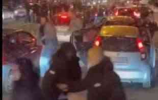  Više javno tužilaštvo pokrenulo istragu u slučaju jezivog nasilja kod Arene: PREGLEDAJU SE SNIMCI SA KAMERA I IDENTIFIKUJU UČESNICI (VIDEO)