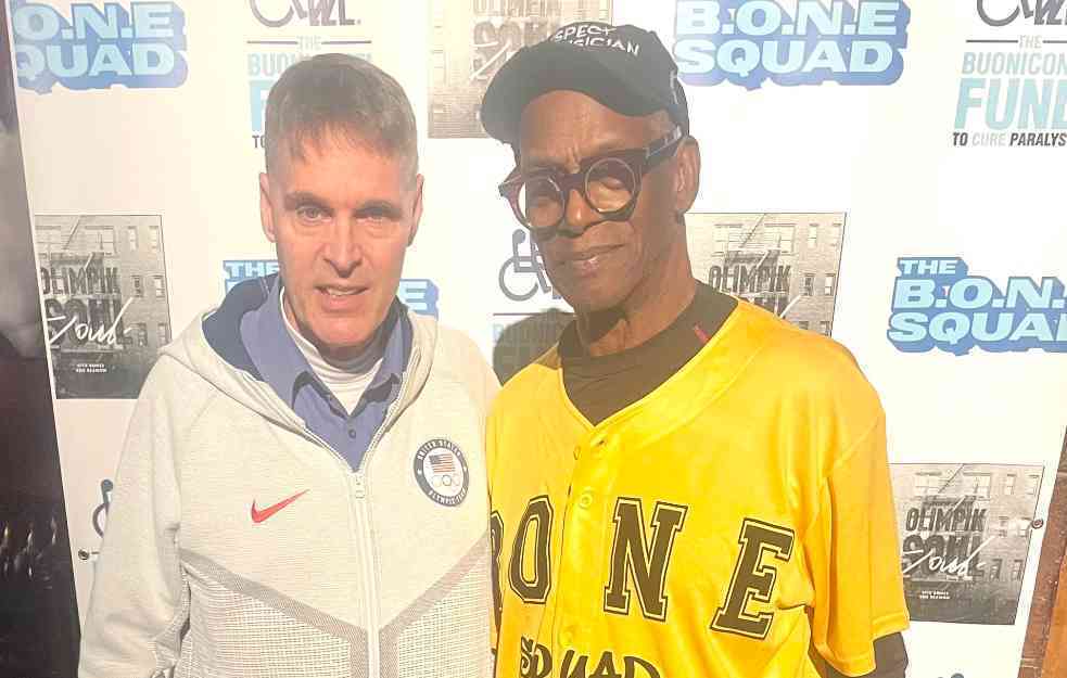 Legendarni američki atletičar prodaje zlatnu medalju sa OI