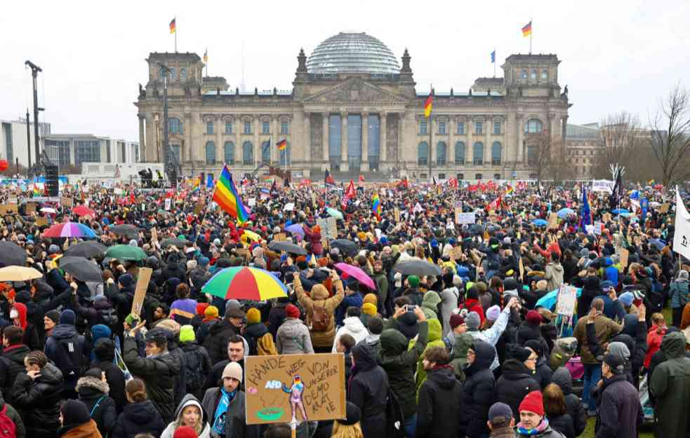 BERLIN NA NOGAMA! Oko 150.000 ljudi blokiralo prestonicu