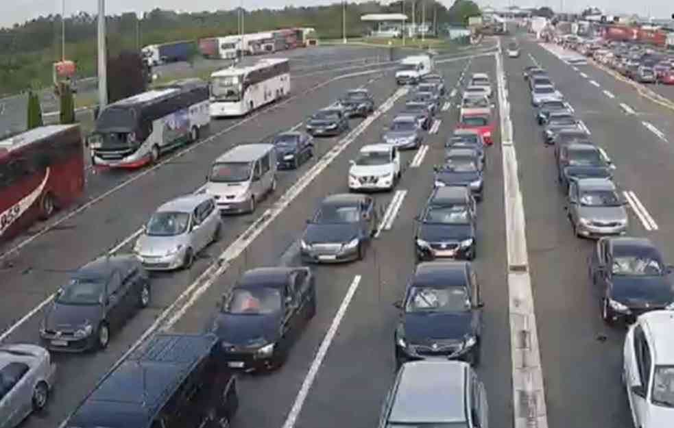 Ogromna gužva na granicama: Na ovim prelazima se čeka i do pet sati
