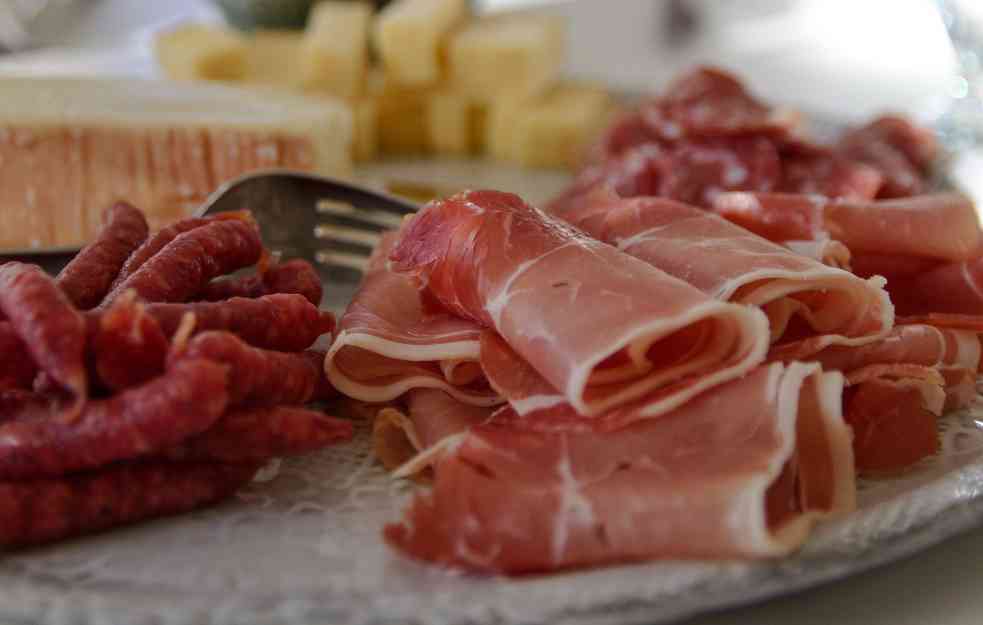 Hitno se povlači pršuta sa tržišta: Utvrđeno prisustvo salmonele
