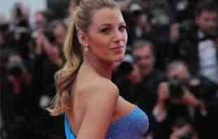 <span style='color:red;'><b>BLEJK LAJVLI</b></span> DIKTIRA MODNE TRENDOVE: Da li ste ikada videli žirafa print? (FOTO)