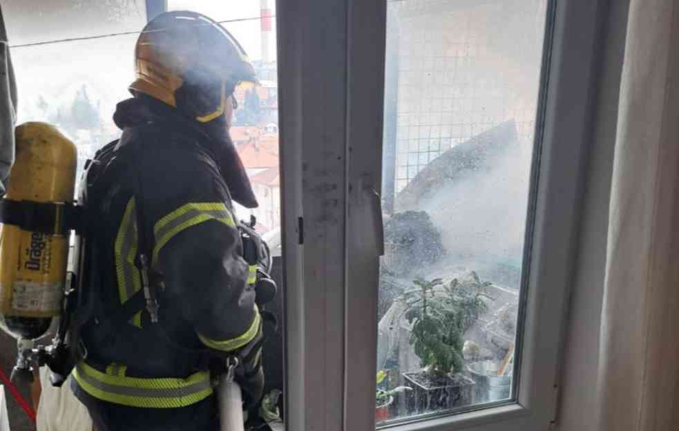 ZAPALIO SE STAN NA ZVEZDARI: Dim kuljao hodnicima solitera (FOTO)