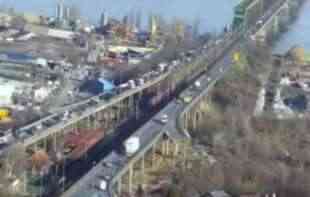 JUTARNJI ŠPIC U BEOGRADU: Najveća <span style='color:red;'><b>gužva na Pančevcu</b></span>, većih zastoja nema (FOTO)