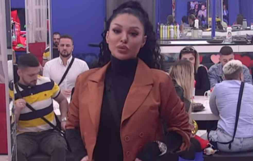 MAJA MARINKOVIĆ SAZNALA DA SU TAKIJU ZAPALILI AUTO: Zapretiila Aneli osvetom (VIDEO)