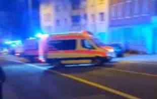 <span style='color:red;'><b>POLICIJSKA AKCIJA</b></span> U NEMAČKOJ: Naoružana žena upala u bolnicu, specijalne jedinice blokirale ceo kraj (VIDEO)