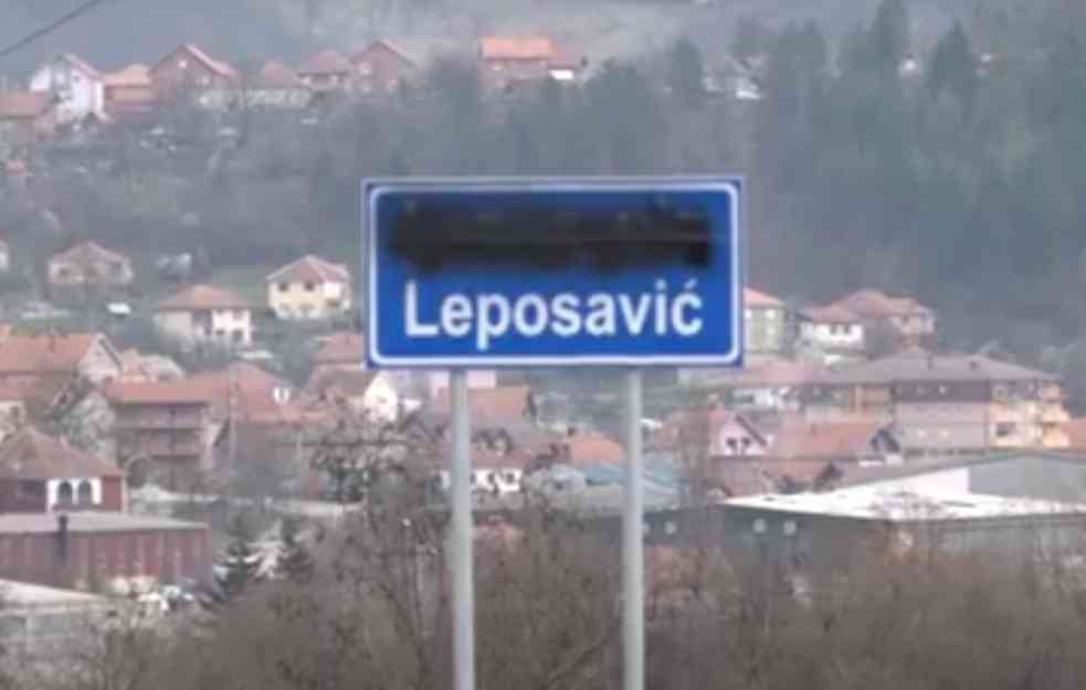 SRBI UZVRAĆAJU UDARAC: Precrtani albanski nazivi mesta na novim tablama na severu Kosova i Metohije (VIDEO, FOTO)