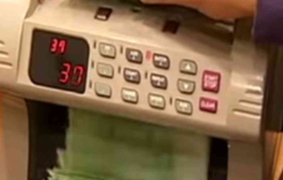 SRBI SVE MANJE IDU U BANKE: Gotovo 40.000 ljudi iz fotelje komunicira sa bankarima