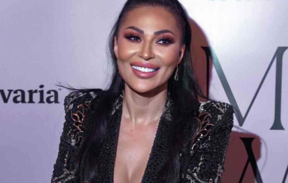 Ceca prekinula koncert zbog uplakane devojčice, pa joj prišla sa ovim rečima