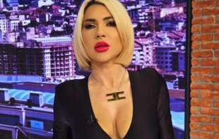 JOVANA JEREMIĆ DOBILA ROLEKS, ALI NE OD BOGATOG DEČKA: Otkrila od koga je <span style='color:red;'><b>skupoceni sat</b></span>
