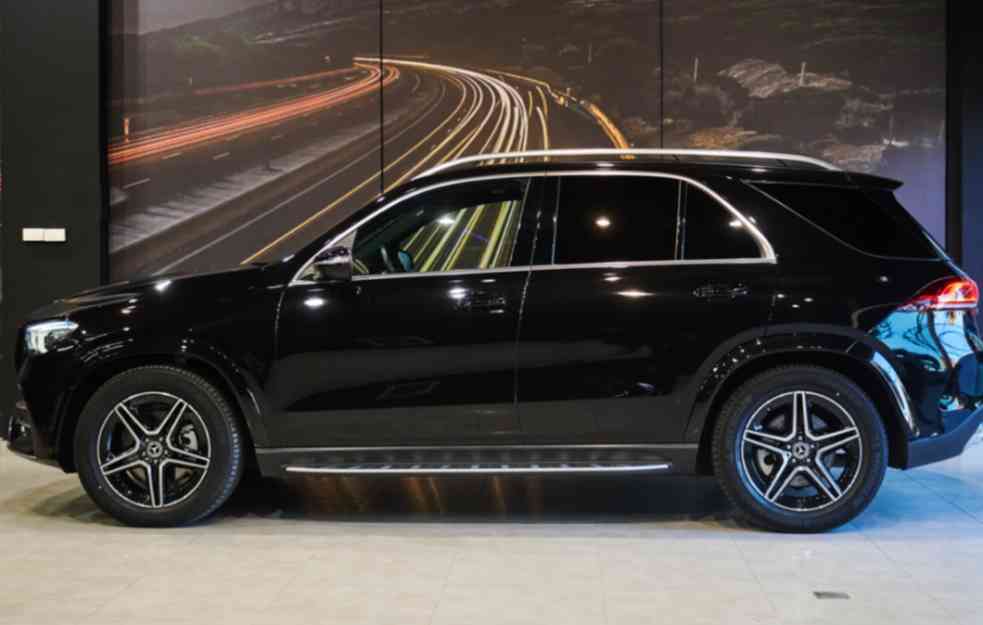 IZNAJMILI PORŠE, BENTLI I MERCEDESE OD RENT-A-KARA PA IH PRODALI