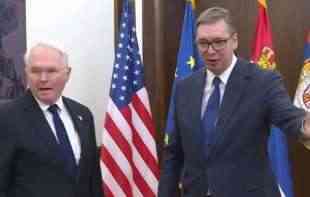 HIL OBAVESTIO VUČIĆA ŠTA ĆE BITI SA SRBIJOM: Besramni <span style='color:red;'><b>američki ambasador</b></span> sve češće na kanabeu kod predsednika