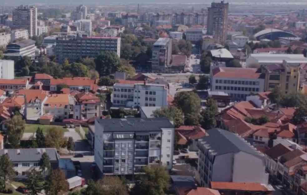 NAPUKLINE NA NEZAVRŠENOM TRGU: Više puta odlagani rokovi, pa ipak pušten u rad