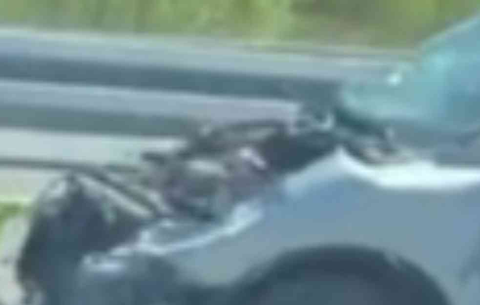 TEŽAK UDES NA MILOŠU VELIKOM: Probili bankinu, delovi vozila rasuti po putu (VIDEO)