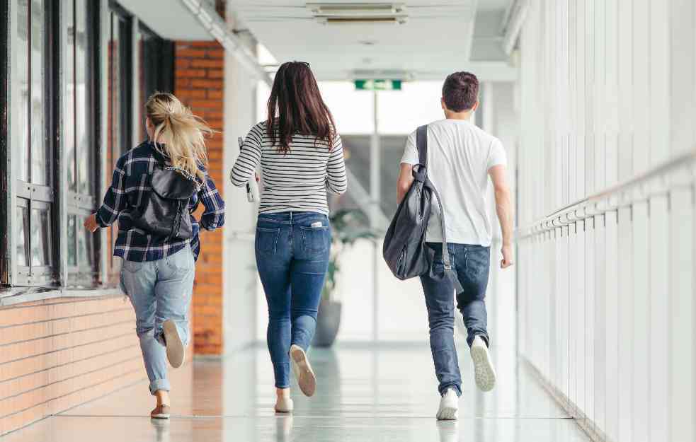 MATURANTI, PAŽNJA: Upis u srednje škole traje još danas