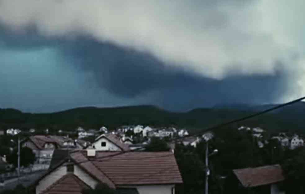 Jadranu preti užasna oluja: Građani u strahu