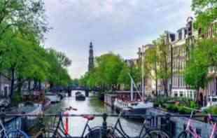 Šta je s ovim svetom? Posle Venecije i Amsterdam sprema mere za turiste
