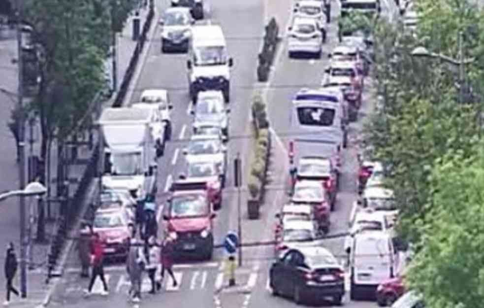 OGROMNE GUŽVE U BEOGRADU NA SVE STRANE: Počeo egzodus pred praznike! (FOTO)