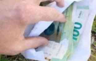 BRAVO! Čovek pronašao koverat pun para sa porukom  Zorici za zube  pa vratio