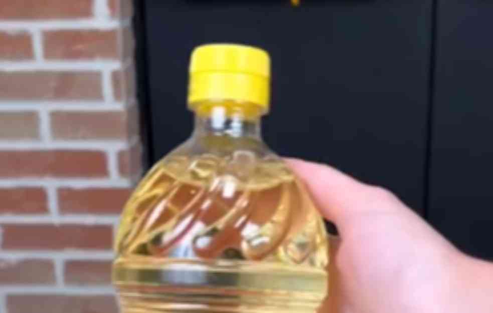 Trik za koji niko nije čuo: MALI ČEP NA FLAŠI ULJA okrenite ga naopačke (VIDEO)