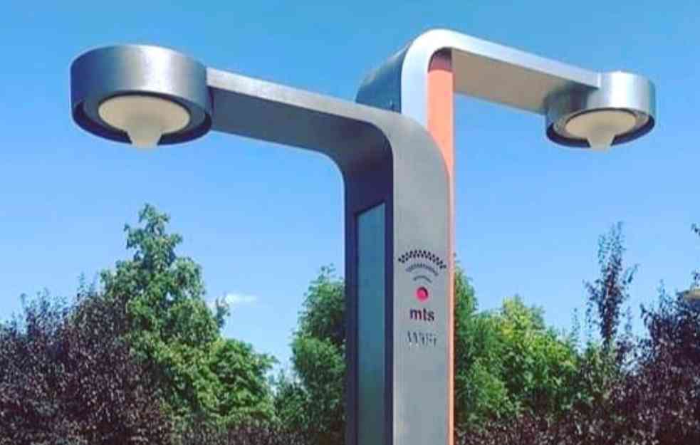 Inovacije u parku kod Šeste beogradske gimnazije: Prvo Wi-Fi drvo za besplatni internet na Zvezdari