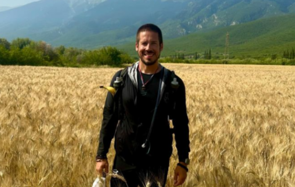 Cena dostigla 3.000 evra! Nikola Rokvić licitira patike sa hodočašća, nova humanitarna akcija sve oduševila