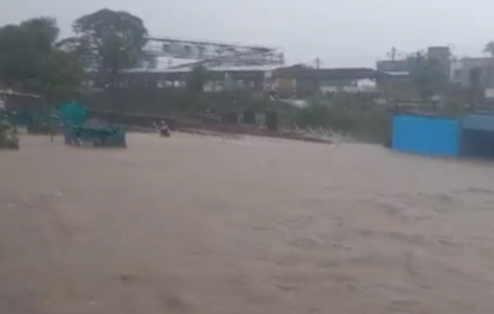 Dok na Balkanu gori u Bangladešu se pliva: Poplave uništile sve (VIDEO)