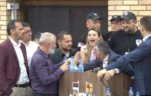 VRIŠTANJE, KOŠKANJE, ZVIŽDANJE, HAOS… Burno na skupštinskoj sednici