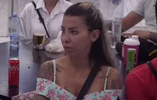 Aneli posle <span style='color:red;'><b>abortus</b></span>a ne može da dođe sebi: Roni suze bez prestanka