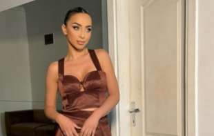 <span style='color:red;'><b>Maja Berović</b></span> se prosula na bini! Pala unazad, noge uvis, pa uzviknula: Jao! (VIDEO)