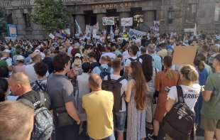U IME NARODA! – Okupljeni građani traže odgovore od Ustavnog suda, NEĆE RUDNIKE!