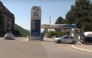 JOŠ JEDAN NAČIN DA SE TERORIŠU SRBI: <span style='color:red;'><b>Zatvorene</b></span> benzinske pumpe na severu Kosova i Metohije (VIDEO, FOTO)