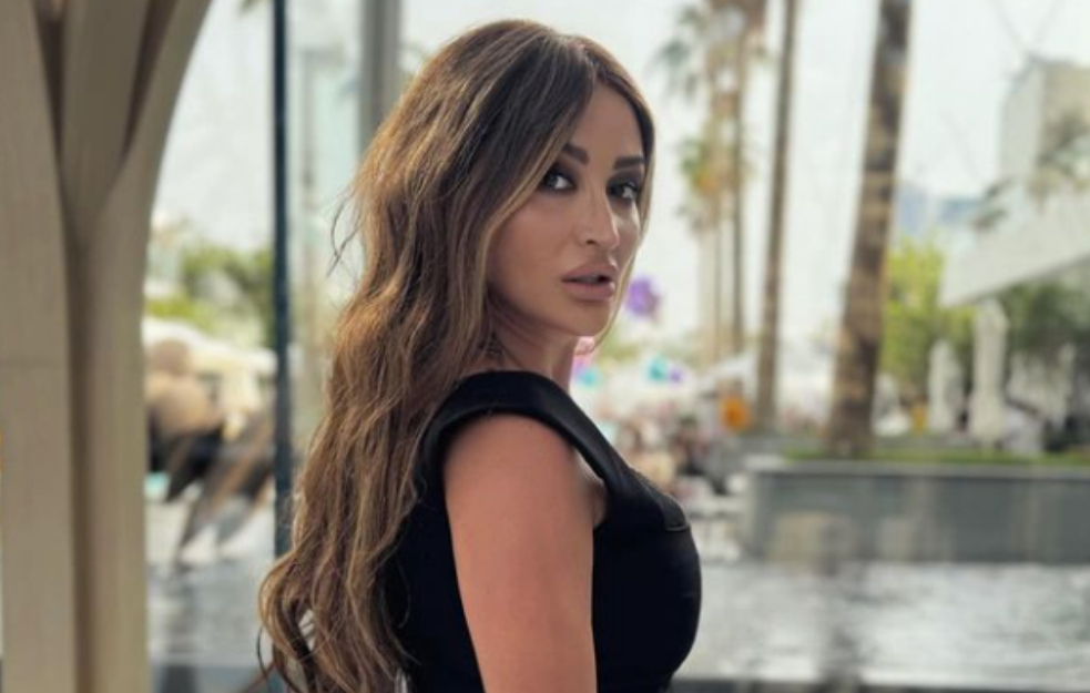 Andreana Čekić smanjila prirodne grudi: Pevačica otišla pod nož