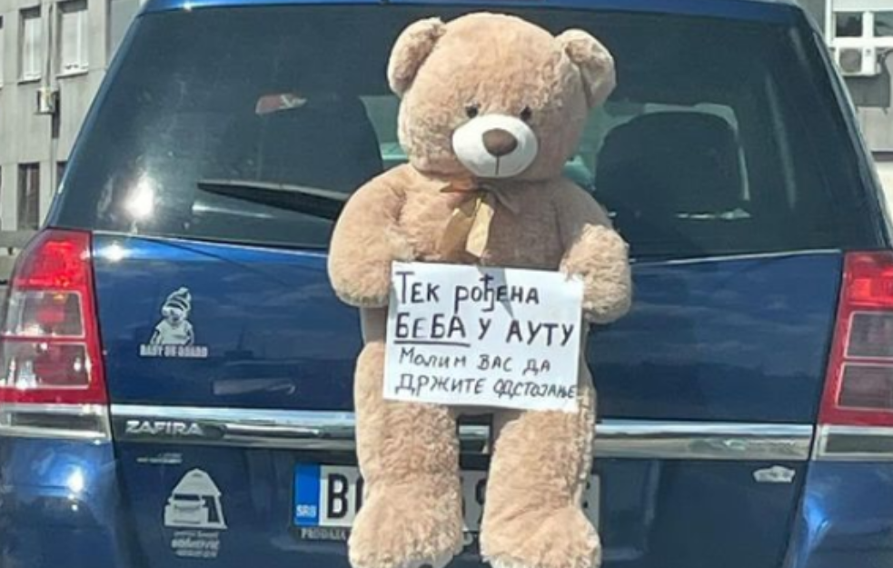 DA LI STE SKORO VIDELI NEŠTO SLAĐE? Novopečeni roditelji poslali divnu poruku vozačima