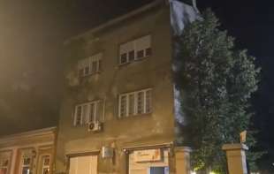 UŽAS! ŽENA U STANU NA VRAČARU DANIMA DRŽALA MRTVU BEBU: Komšije otkrile sve o porodilji