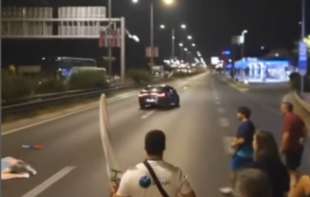 Uhapšen vozač koji se tokom protestne šetnje na Gazeli <span style='color:red;'><b>sukobi</b></span>o s više osoba