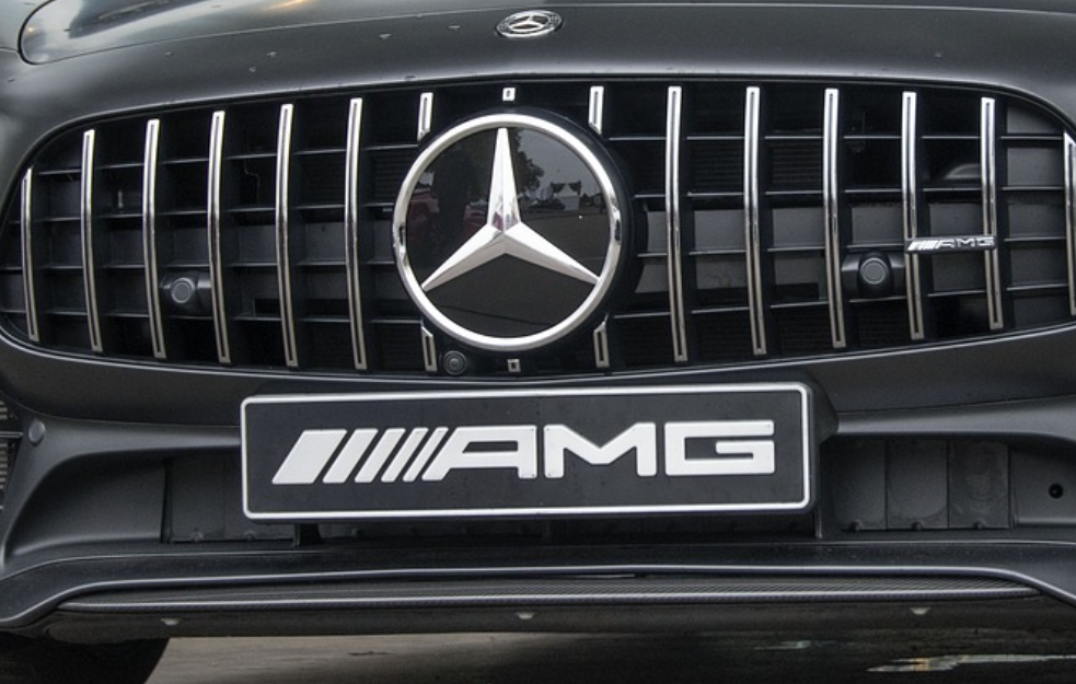 Bez zamene i povrata novca: Kupio nov Mercedes koji mu se kvario 9 puta