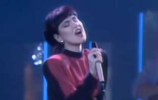 Pevačica je nekada izgledala kao diva: Sada je upoređuju sa <span style='color:red;'><b>horor film</b></span>om