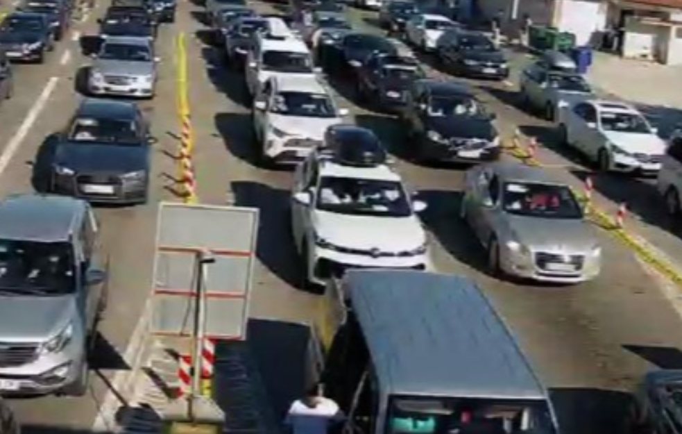 VOZAČI, STRPITE SE: Na prelazima Horgoš i Batrovci tri sata čekanja