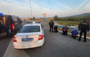 NEVEROVATNA FILMSKA <span style='color:red;'><b>POTERA</b></span>: Čak 99 PATROLA policije jurilo trojicu prestupnika po Srbiji! (FOTO)