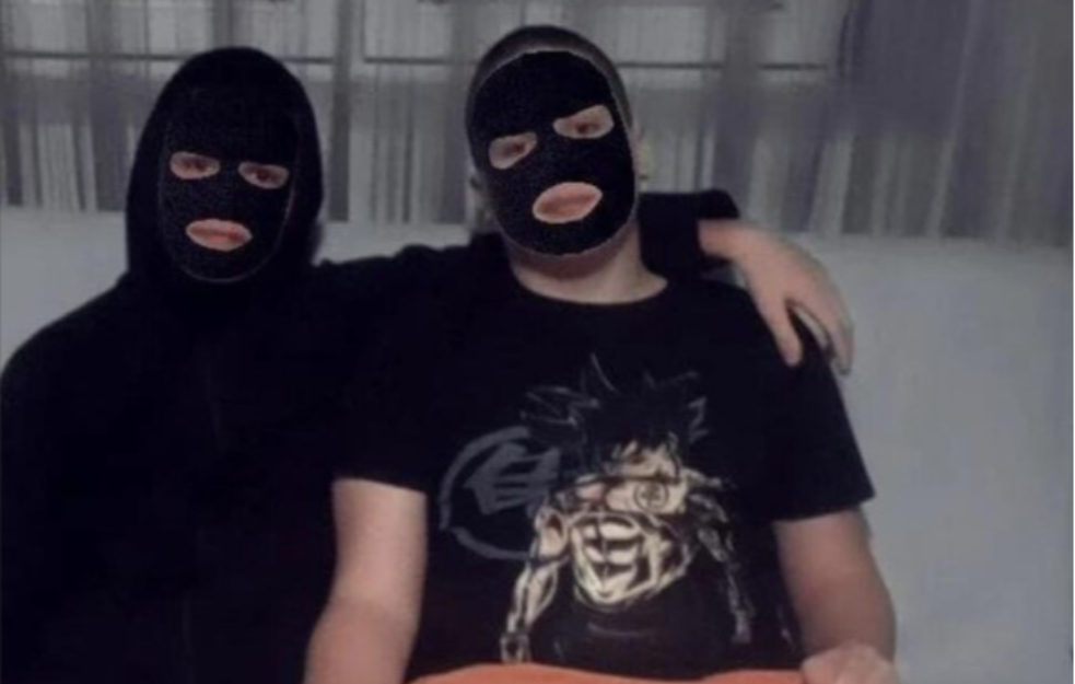 ŠOKANTNE OBJAVE POGINULOG DEČAKA (15) IZ BEČEJA: Fantomka na licu, pivo u ruci i kriminal u pesmama! (FOTO)
