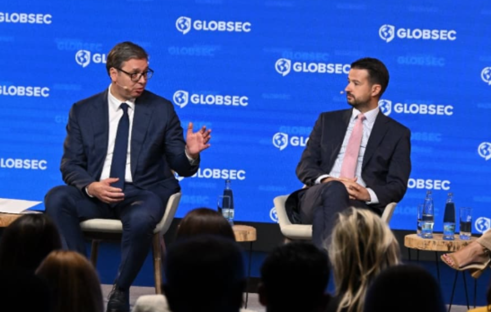Knežević: Kao da Milatoviću Vučić vadi kamen iz bubrega, a ne da ga pita kojim jezikom govori