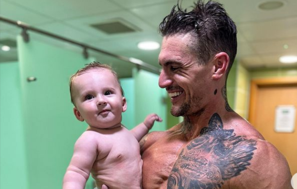 Instagram gori zbog ovog tate! Žene lude za njim – vežba sa bebom, pere veš i čisti kuću!