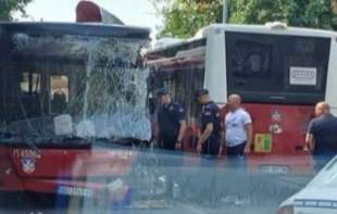 <span style='color:red;'><b>SUDAR DVA AUTOBUSA</b></span> U ŽARKOVU: Više povređenih, prednji deo jednog vozila skroz uništen (FOTO)