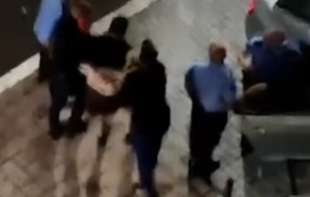 STRAŠNO <span style='color:red;'><b>NASILJE NAD SRBIMA</b></span> NA KOSOVU I METOHIJI: Pretučena pa uhapšena četvorica mladića! (VIDEO)