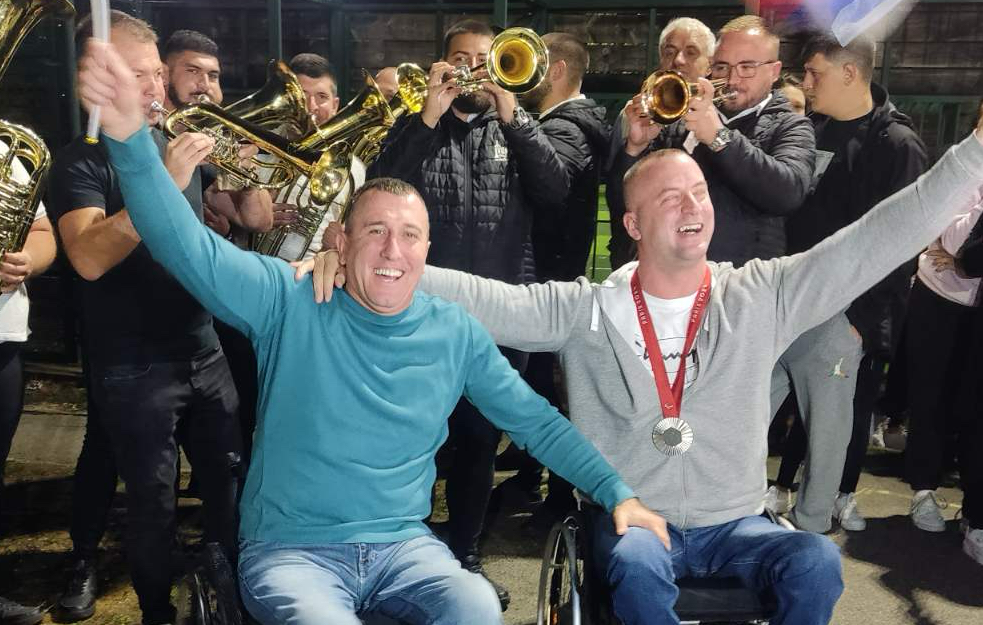 (VIDEO) Užice je sinoć gorelo! Evo kako je dočekan vicešampion iz Pariza!