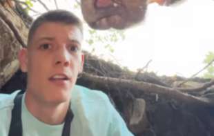 Jutjuber upao u rupu u šumi, pa mu se pridružio nezvani gost (VIDEO)