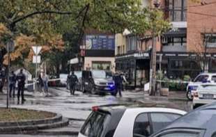 DRAMA NA VRAČARU! PRONAĐENA BOMBA U RESTORANU: Napadač ciglom razbio <span style='color:red;'><b>staklo</b></span>, pa ubacio eksplozivnu napravu! (FOTO)
